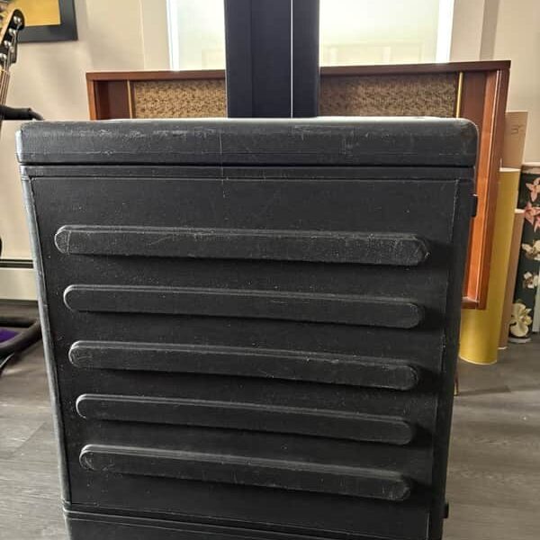 Rack Case SKB Roto-Molded 6U con Ruedas